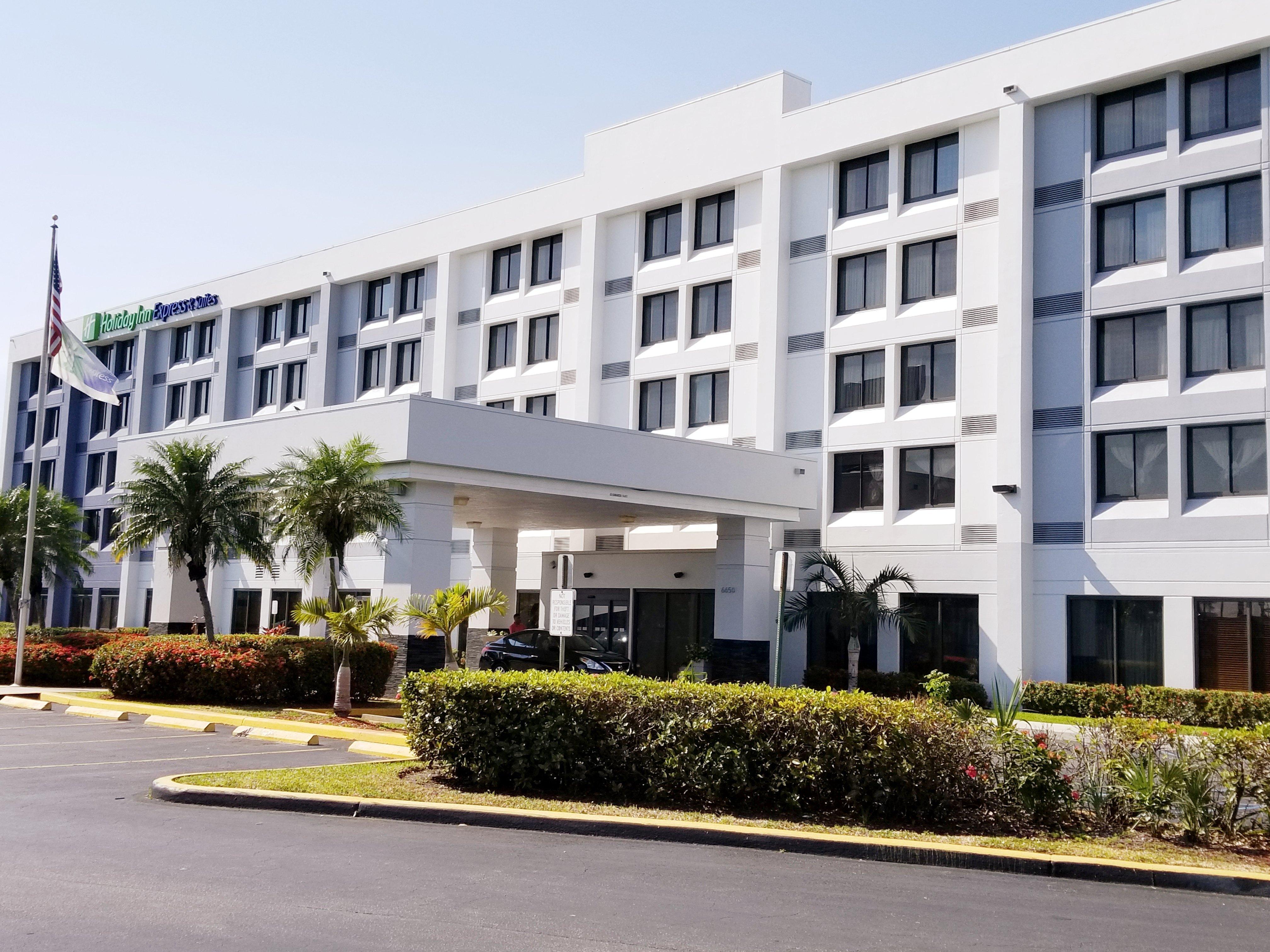 Holiday Inn Express Hotel & Suites Miami - Hialeah By Ihg Exterior foto