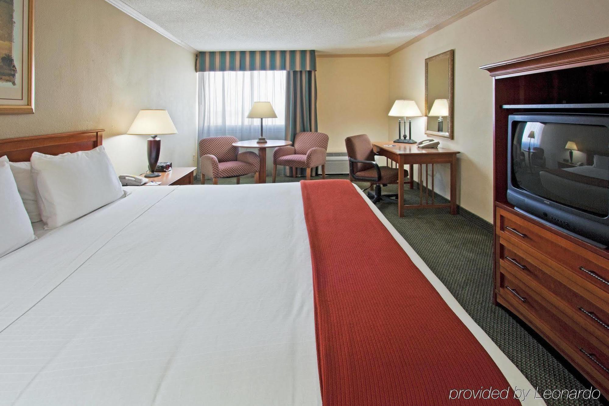 Holiday Inn Express Hotel & Suites Miami - Hialeah By Ihg Exterior foto