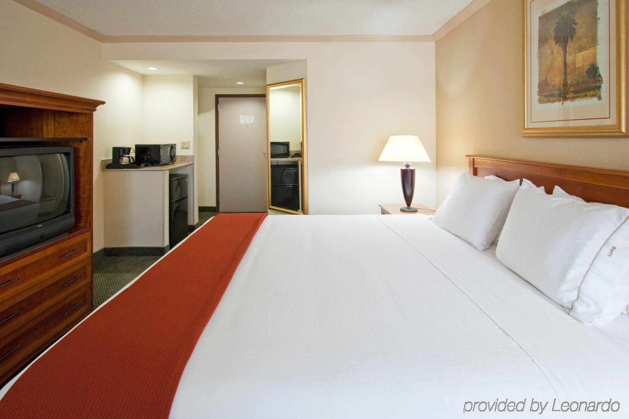 Holiday Inn Express Hotel & Suites Miami - Hialeah By Ihg Exterior foto